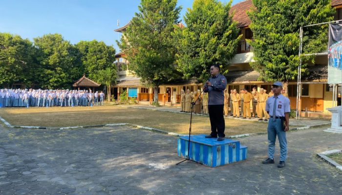 Tanamkan Nilai Demokrasi, Bawaslu Rembang Sambangi SMKN  1 Rembang