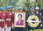 Istri Wapres ke-4 RI Karlinah Umar Wirahadikusumah Tutup Usia, Gibran Pimpin Upacara Pemakaman di TMP Kalibata