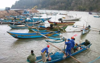 Sulit Dapat Pertalite, Nelayan Karimunjawa Tak Melaut Sepekan