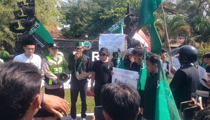 HMI Blora Gelar Aksi di Tengah Kenaikan BBM, Soroti Beban Ekonomi Masyarakat