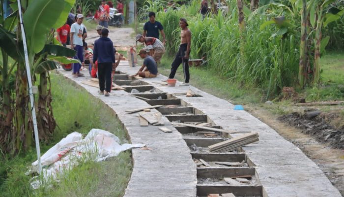 Bangun Jalan Swadaya, Sekdes Nglebak Justru Ditahan