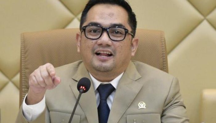 Ketua Komisi II DPR Soroti Mental Kerja ASN, Singgung Kebiasaan ‘Ngabsen, Ngopi, Lalu Pulang’