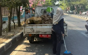 ASN DLH Rembang Sapu Jalan, Imbas 61 Tenaga Outsourcing Berhenti